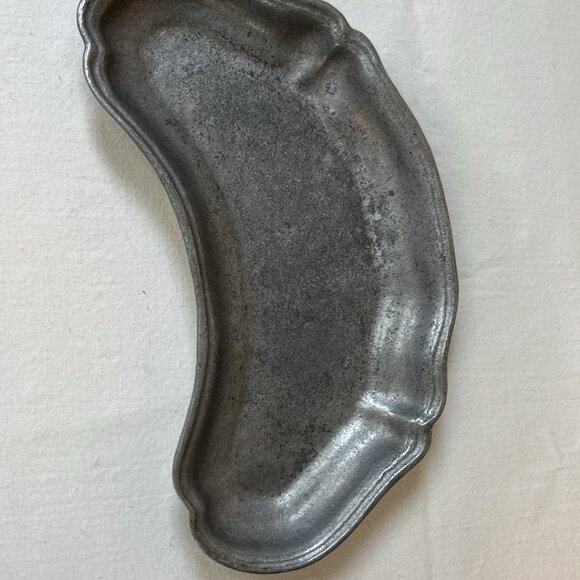 Vintage Armetale Possibly Wilton Cresent shaped Relish Tray Tavern Renaissance - Picture 4 of 8